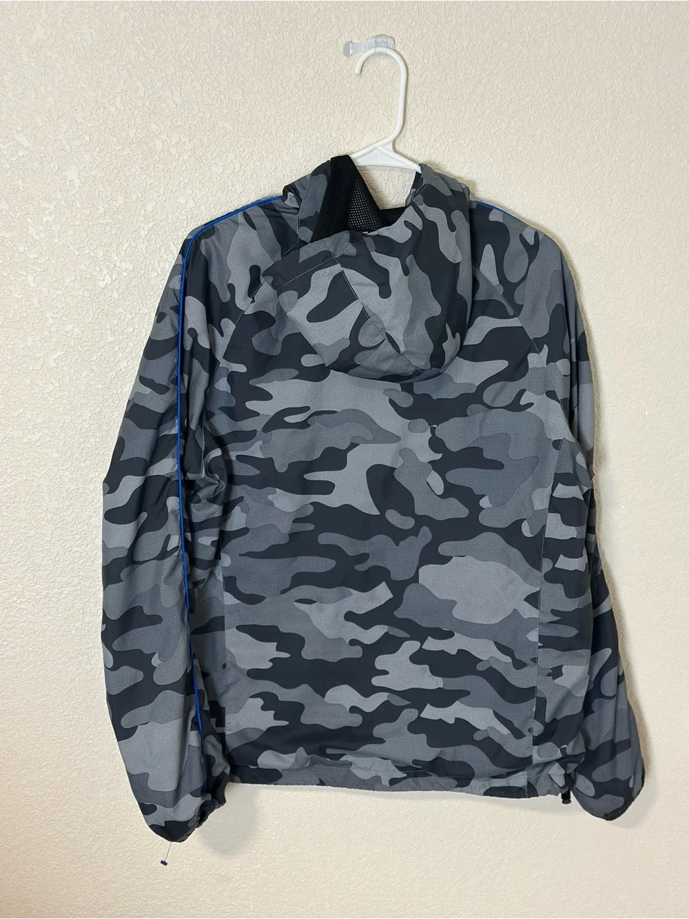 New Balance Men’s Gray & Black Camo Windbreaker Jacket with Hood